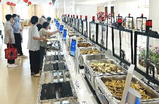 燕達(dá)養(yǎng)護中心推出“智慧營養(yǎng)餐廳”，為長輩健康飲食添彩賦能！